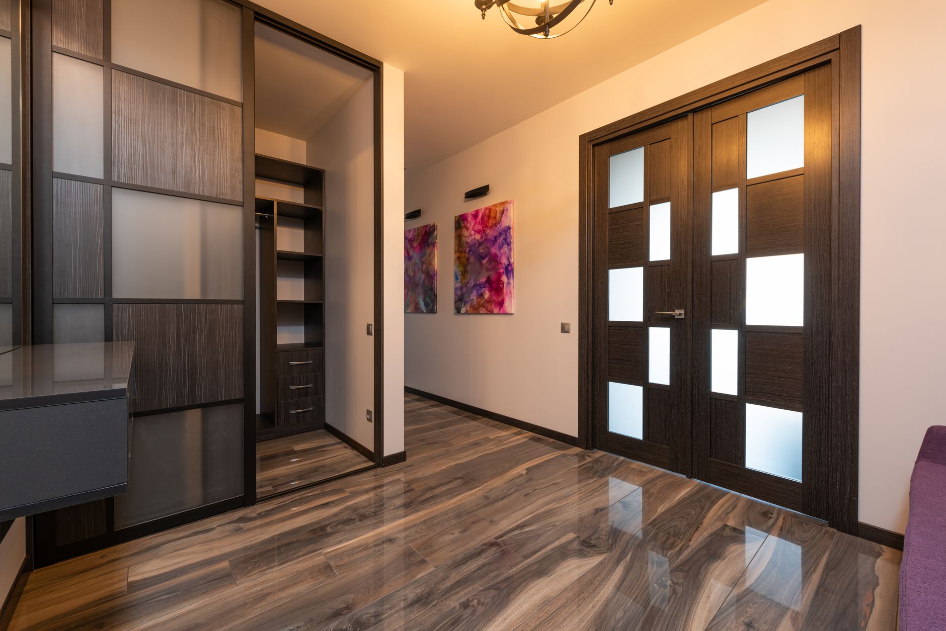 Puertas correderas de madera | Ventajas y opciones para interiores